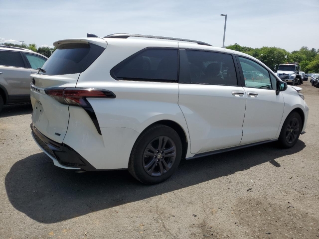 2025 TOYOTA SIENNA XSE справа сзади
