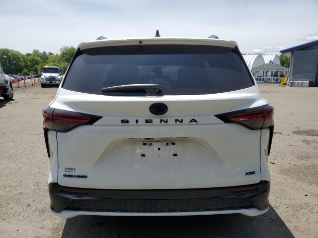 2025 TOYOTA SIENNA XSE сзади