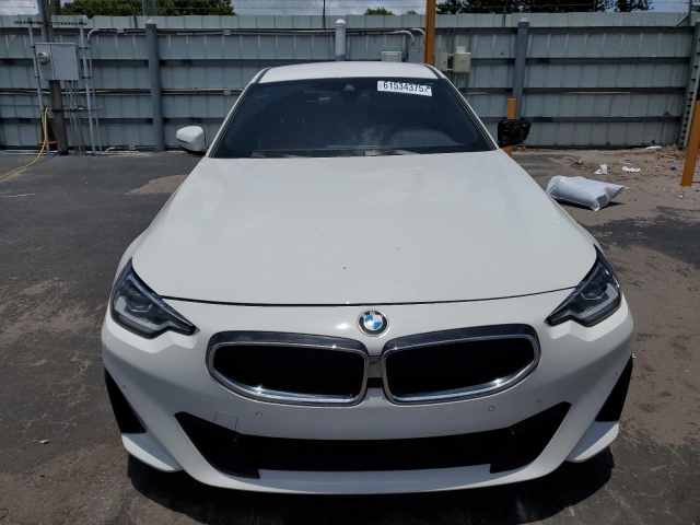 2022 BMW 230I спереди