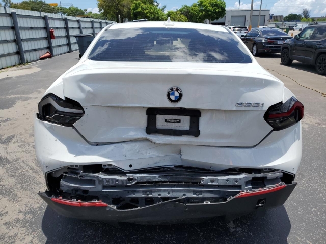 2022 BMW 230I сзади