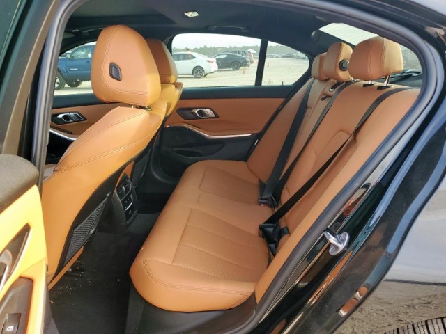 2022 BMW 330I салон 3