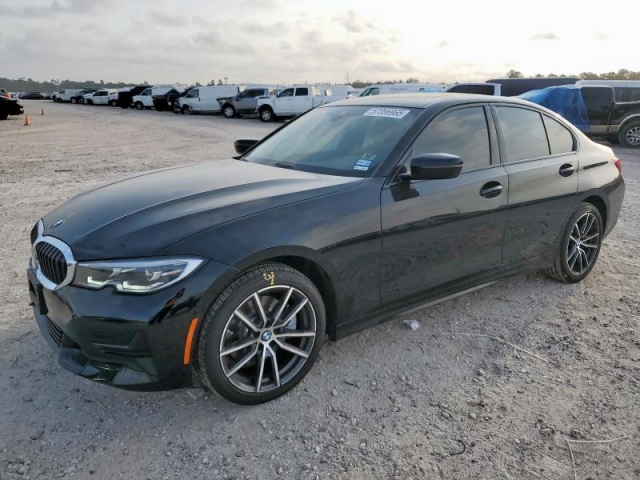 2022 BMW 330I слева спереди