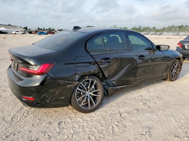 2022 BMW 330I справа сзади