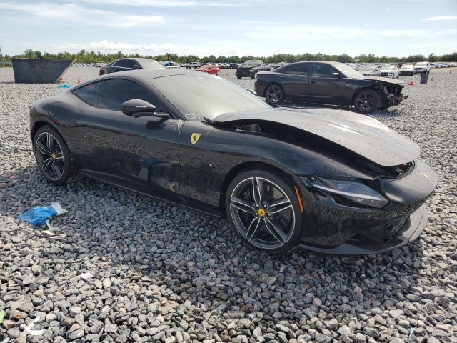 2022 FERRARI ROMA справа спереди