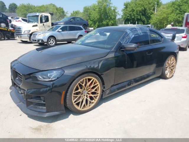 2023 BMW M2 слева спереди