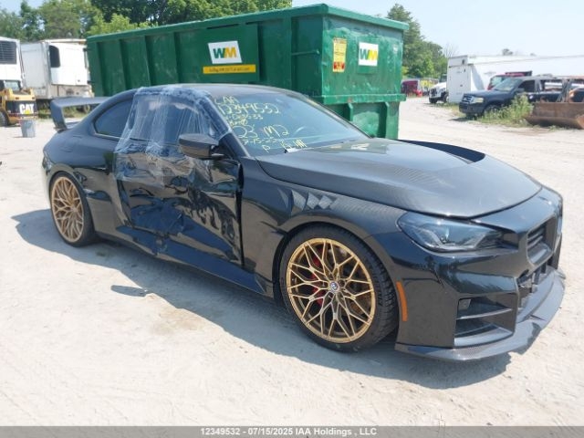 2023 BMW M2 справа спереди