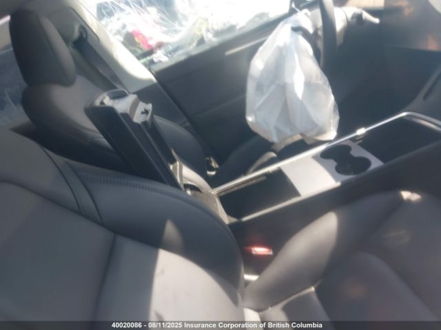2024 TESLA MODEL Y салон 3