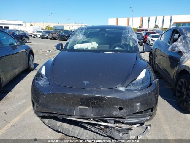 2024 TESLA MODEL Y спереди