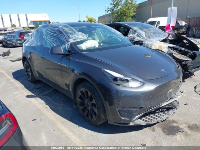 2024 TESLA MODEL Y справа спереди