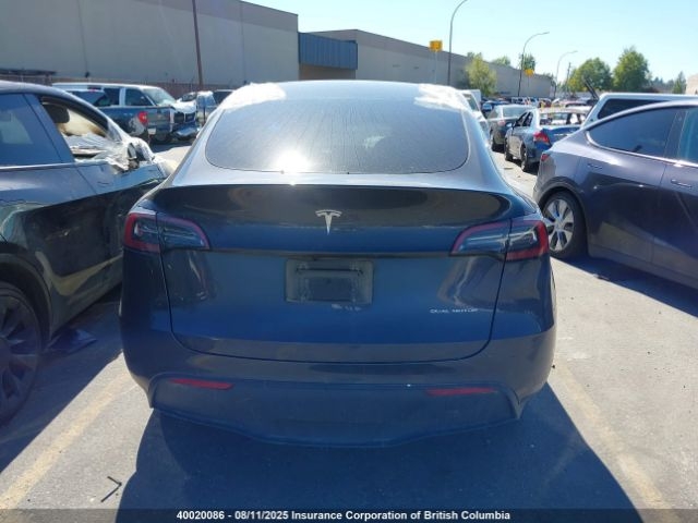 2024 TESLA MODEL Y сзади
