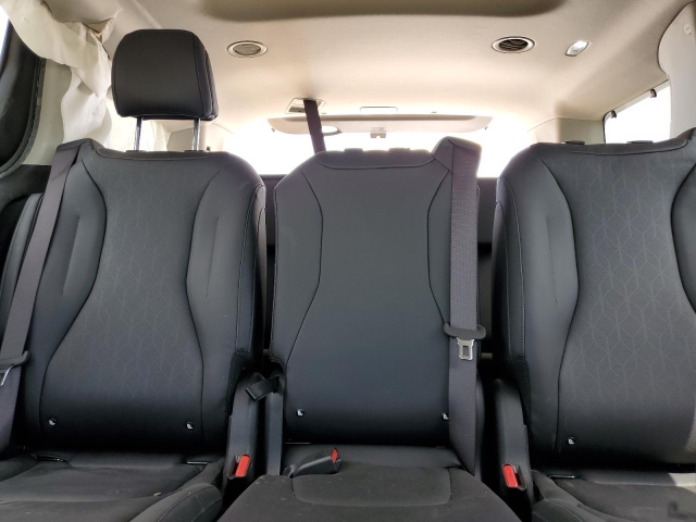 2025 KIA CARNIVAL SX салон 3