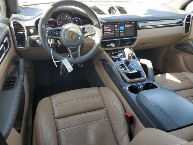 2021 PORSCHE CAYENNE S салон2