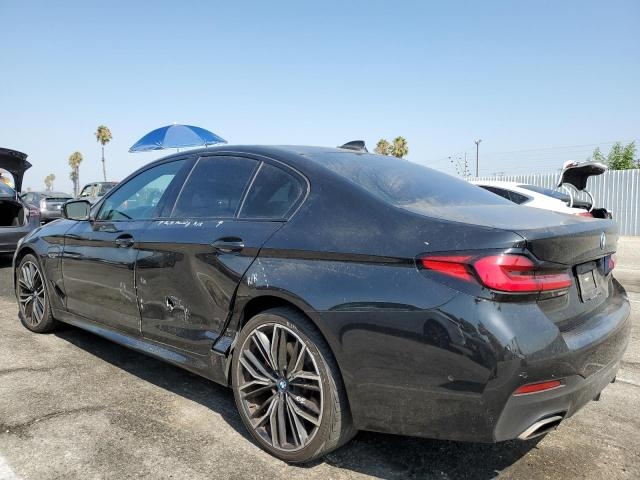  2022 BMW 530E слева сзади 