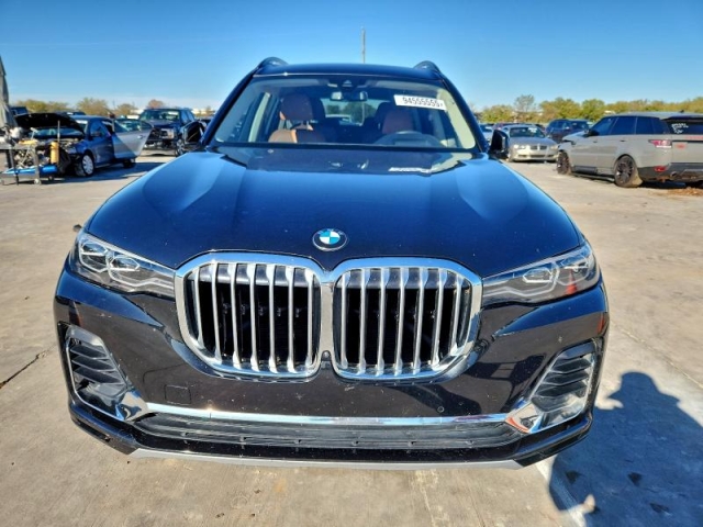 2022 BMW X7 XDRIVE40I спереди