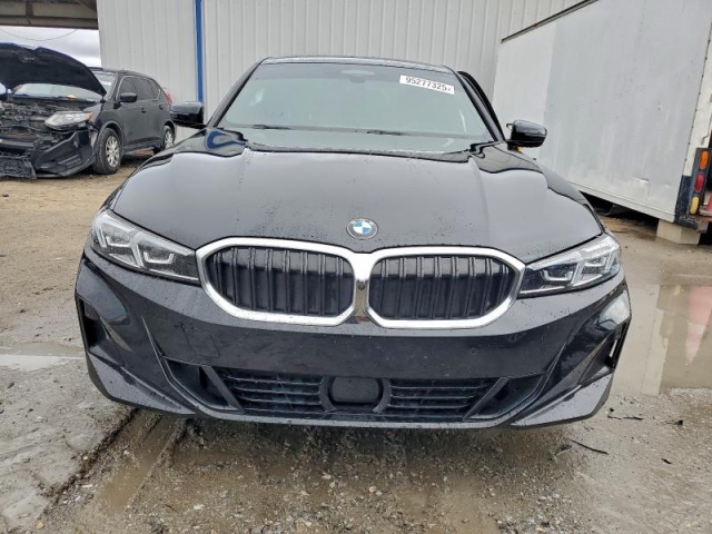 2023 BMW 330XI спереди 