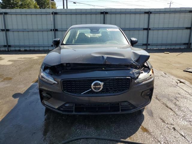 2024 VOLVO S60 PLUS спереди