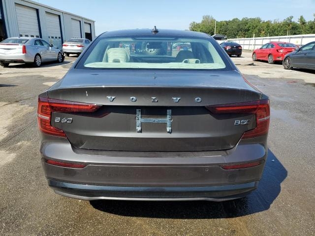 2024 VOLVO S60 PLUS сзади 