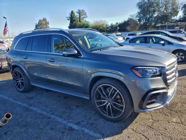 2025 MERCEDES-BENZ GLS 450 4MATIC справа спереди 