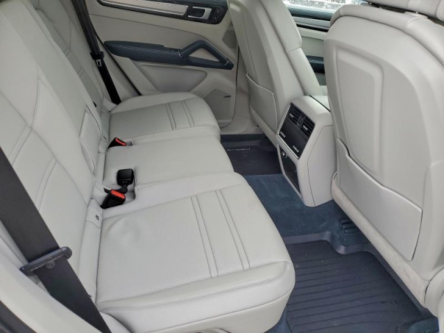 2020 PORSCHE CAYENNE салон2
