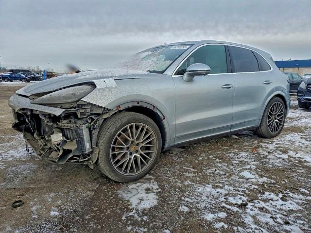 2020 PORSCHE CAYENNE слева спереди 