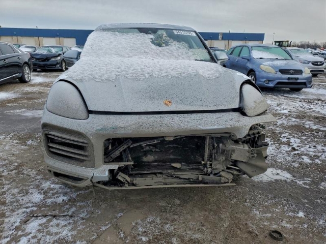 2020 PORSCHE CAYENNE