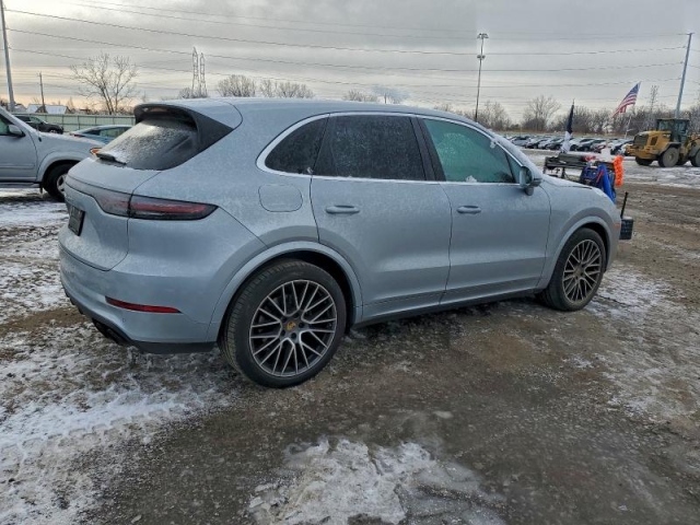 2020 PORSCHE CAYENNE справа сзади 