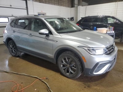 2022 VOLKSWAGEN TIGUAN SE справа спереди