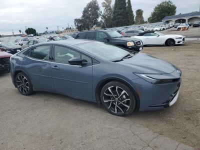 2023 TOYOTA PRIUS PRIME SE справа спереди
