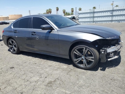 2021 BMW 330I справа спереди