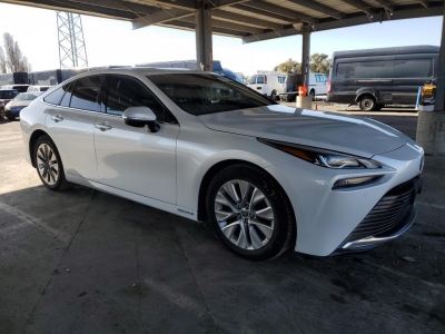 2023 TOYOTA MIRAI XLE справа спереди