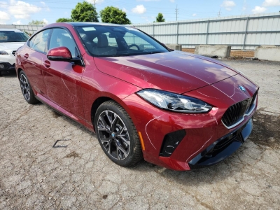 2025 BMW 228XI справа спереди